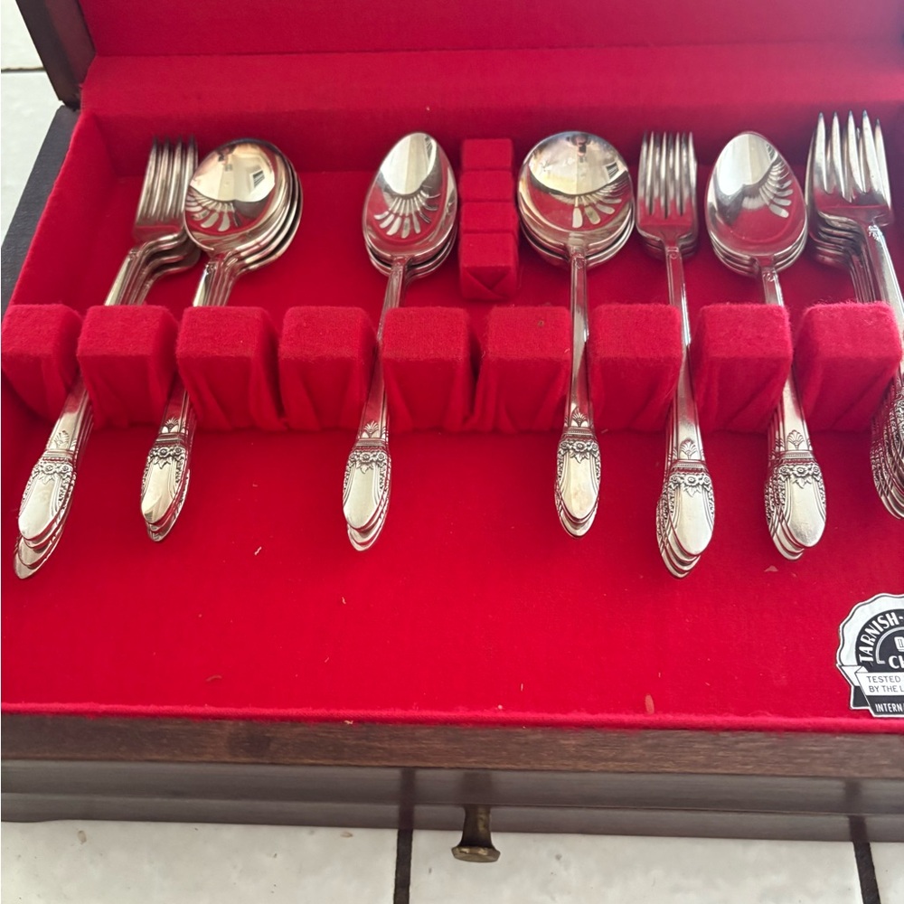 Premium Silver Cutlery Set with Intricate Design